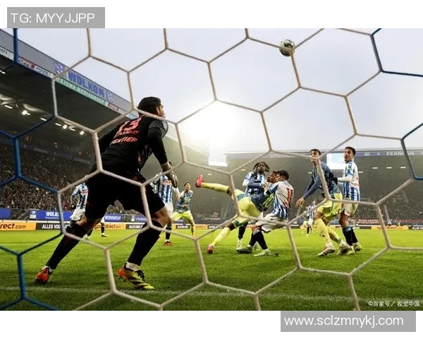 红灯笼足球明星赛盛大开启聚焦明星球员展现激情与友谊的精彩对决 红灯笼足球明星赛盛大开启聚焦明星球员展现激情与友谊的精彩对决